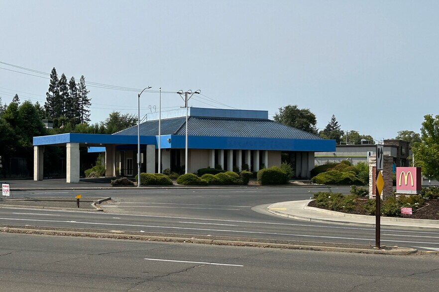 More Photos Of 5107 Fair Oaks Blvd, Carmichael Storefront For Lease