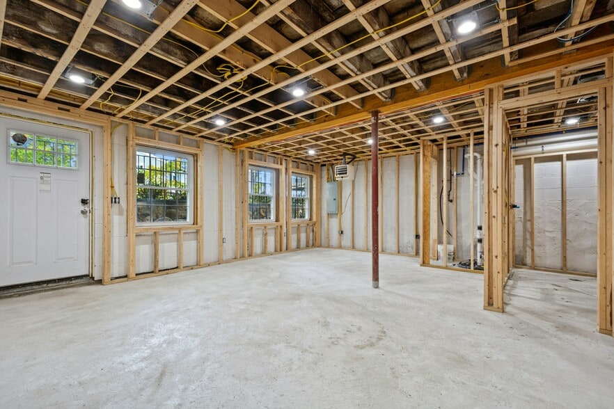 More Photos Of 8 Pine St, Boston Flex For Sale