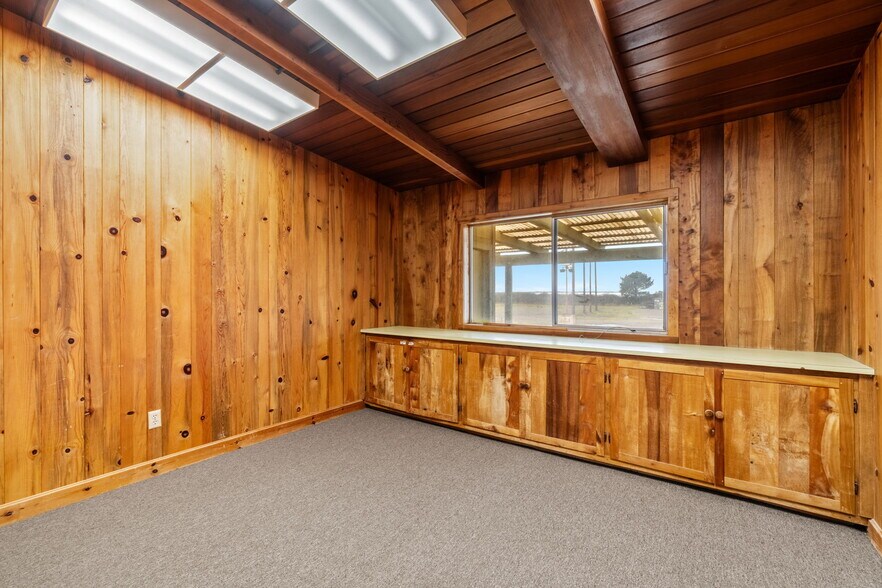 More Photos Of 4051-4061 N Highway 101, Eureka Warehouse For Sale