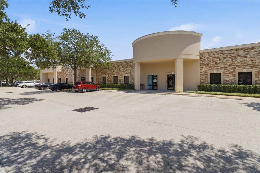 More Photos Of 4009-4033 W 1st St, Sanford Office For Sale