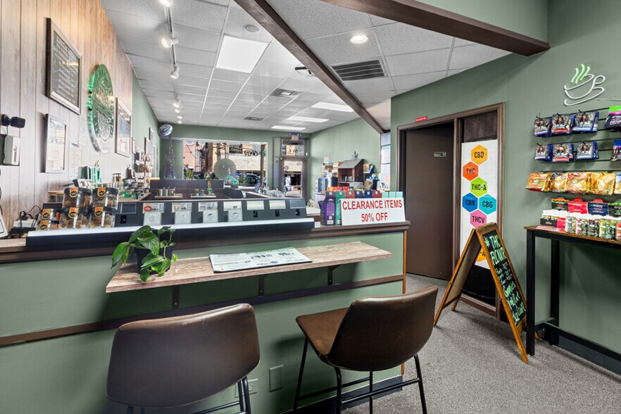 More Photos Of 114-118 E Calhoun St, Woodstock Freestanding For Lease