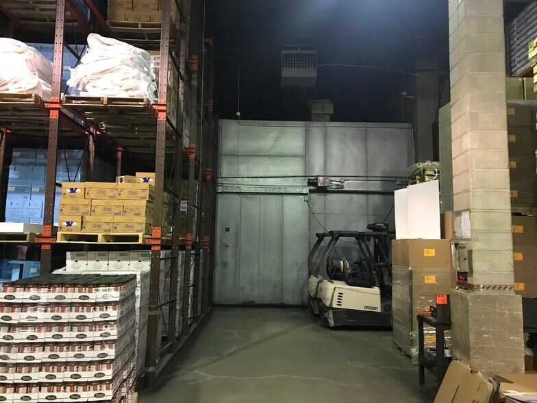 More Photos Of 18-81 Steinway St, Astoria Warehouse For Sale