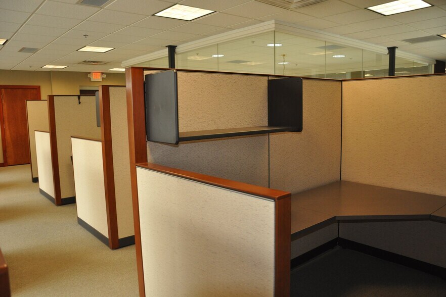 More Photos Of 4134 Deegan Ct, Monticello Office For Lease