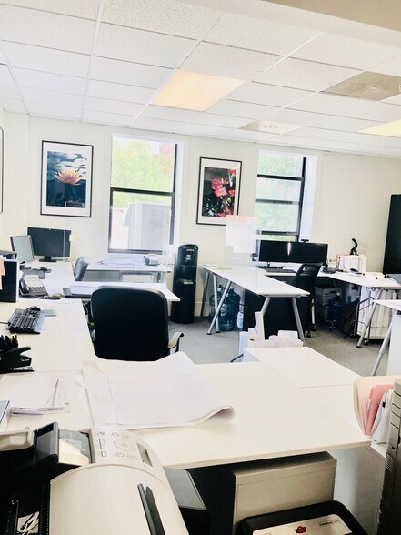 More Photos Of 19 W Putnam Ave, Greenwich Office For Lease