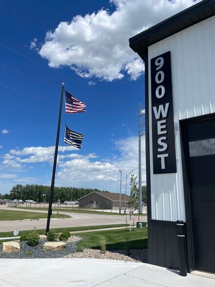 More Photos Of 900 W 25th St, South Sioux City Warehouse For Lease