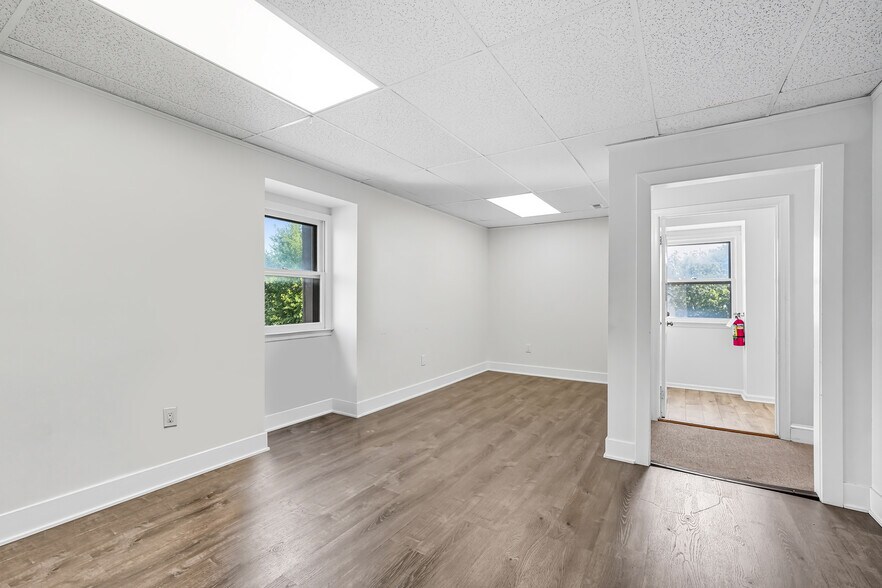 More Photos Of 2605 US 130, Cinnaminson Office For Lease