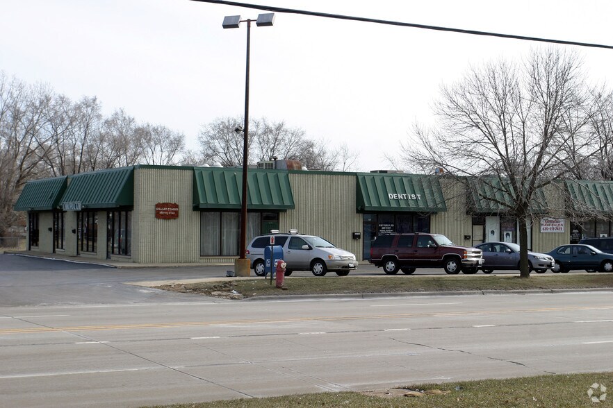 More Photos Of 519-535 S Bartlett Rd, Streamwood Freestanding For Lease