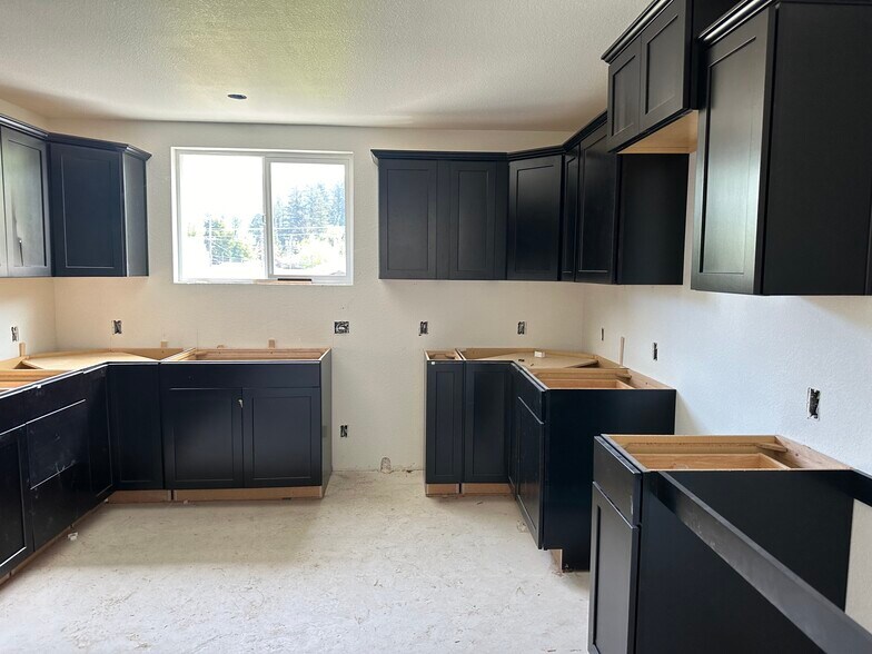 More Photos Of 722 Locust St, Garberville Storefront Retail Residential For Sale