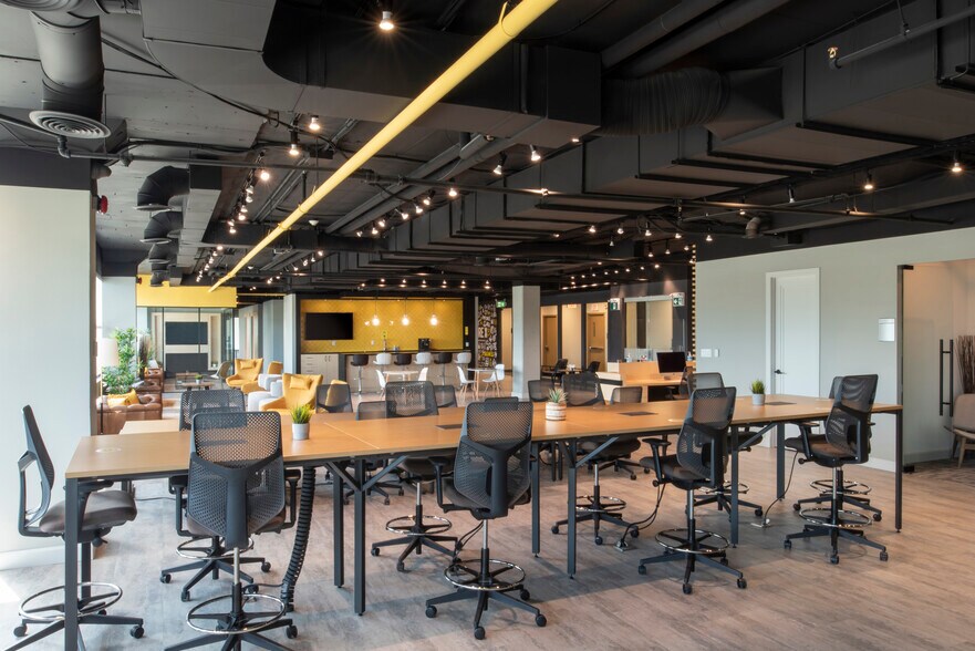 More Photos Of 120 E Beaver Creek Rd, Richmond Hill Office For Lease