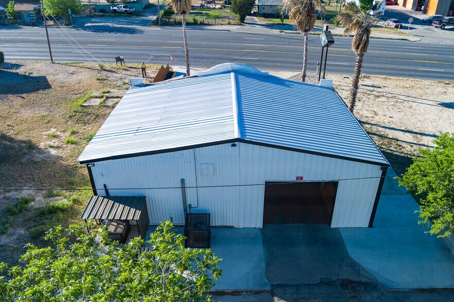 More Photos Of 607 W Gibbs St, Del Rio Storefront Retail Office For Sale