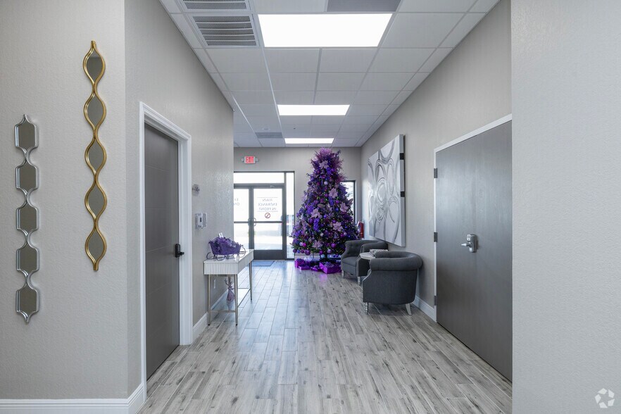 More Photos Of 1211 Tech Blvd, Tampa Manufacturing For Lease