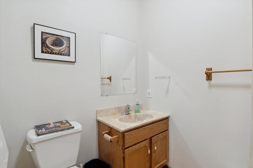 More Photos Of 1641 Saw Mill Run Blvd, Pittsburgh Flex For Sale