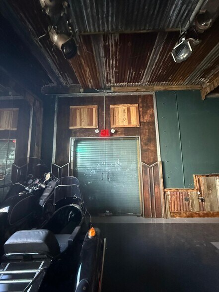 More Photos Of 310 NW 71st St, Miami Warehouse For Sale