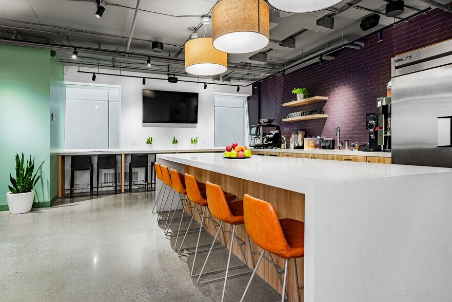 More Photos Of 222-230 Queen St, Ottawa Coworking Space