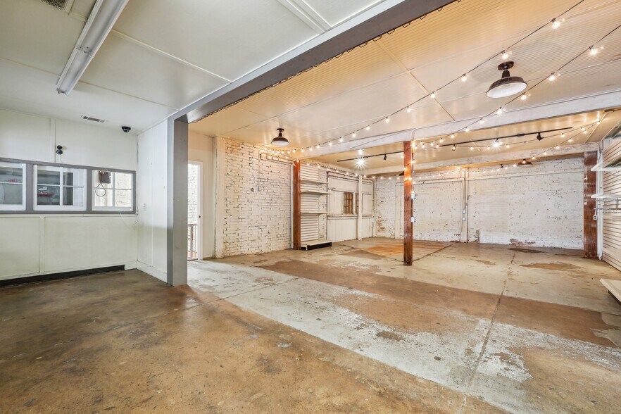 More Photos Of 1186 Clark St, Covington Freestanding For Lease