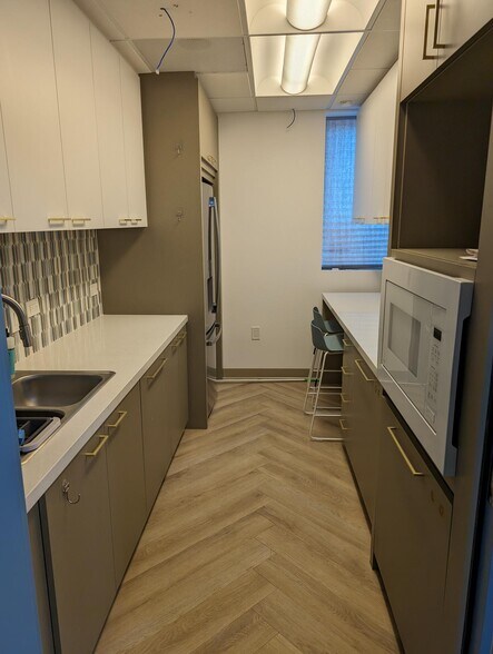 More Photos Of 1057 Gayley Ave, Los Angeles Medical For Lease
