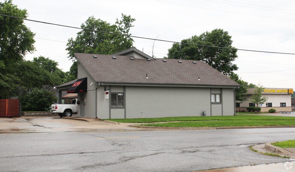 Primary Photo Of 901 E Loula St, Olathe Office For Lease