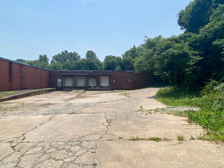 More Photos Of 318 Gidney St, Shelby Warehouse For Lease