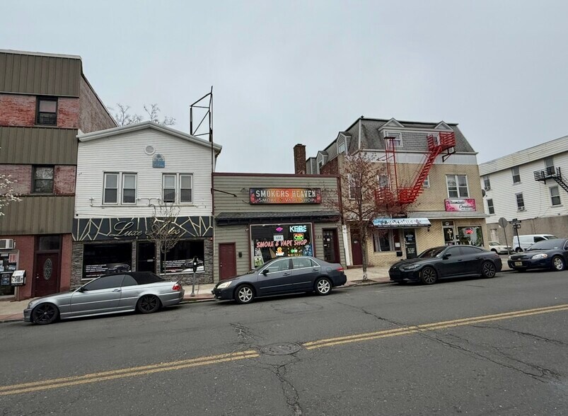 More Photos Of 718 Broadway, Bayonne Apartments For Lease