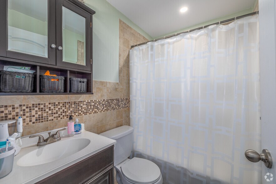 More Photos Of 327 N 40th St, Philadelphia Apartments For Sale