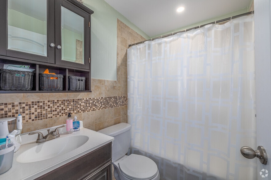 More Photos Of 327 N 40th St, Philadelphia Apartments For Sale