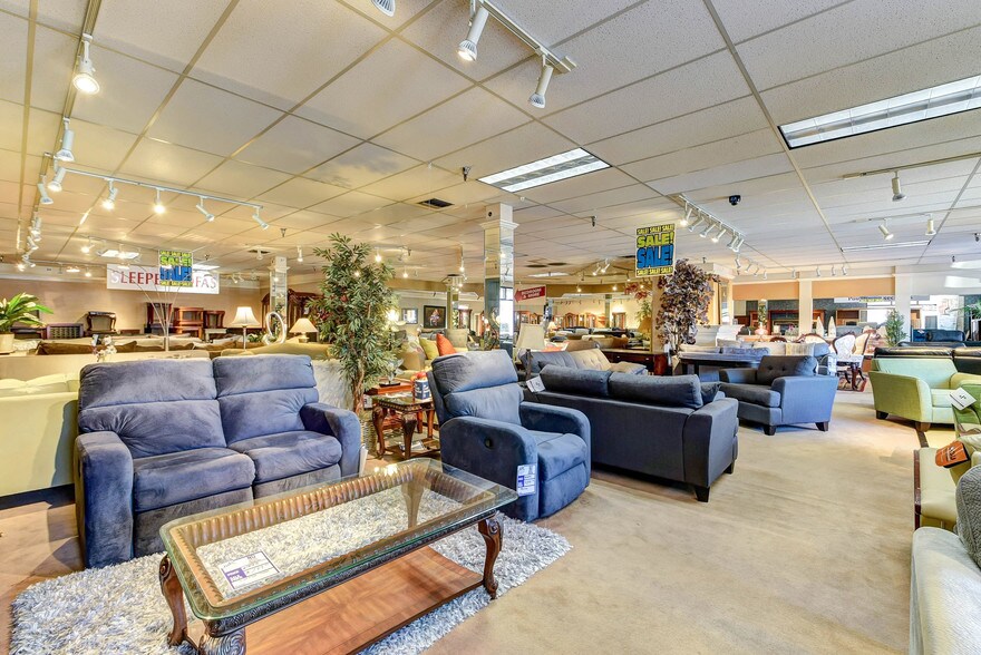 More Photos Of 20423 Highway 99, Lynnwood Freestanding For Sale