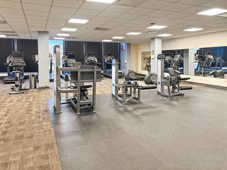 More Photos Of 1600 Golf Rd, Rolling Meadows Coworking Space