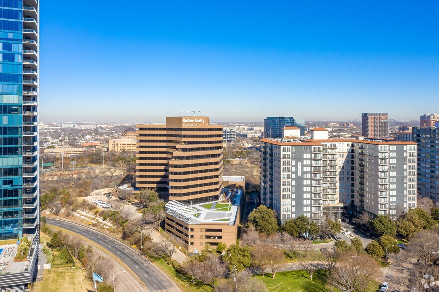 More Photos Of 3100 McKinnon St, Dallas Office For Lease