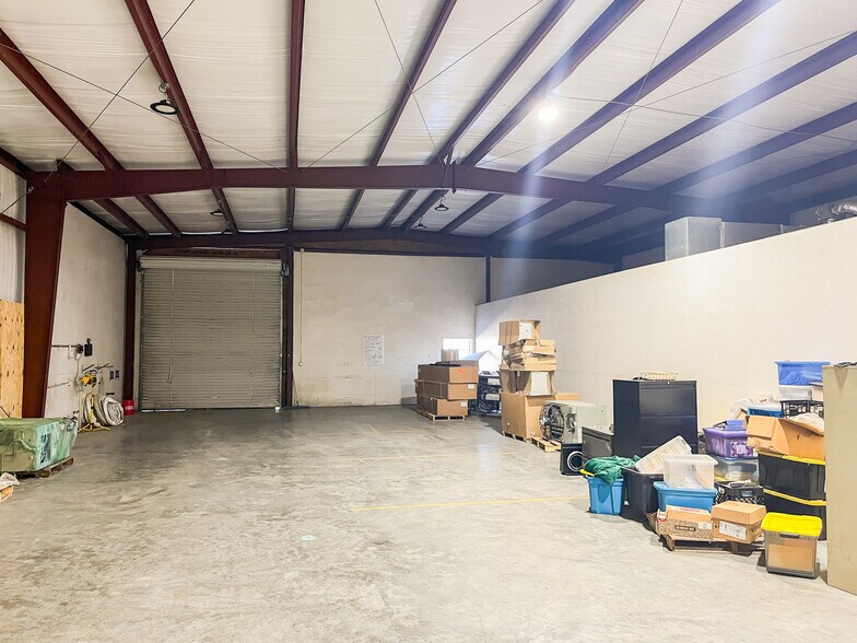More Photos Of 211 Eastbank Dr, Gonzales Warehouse For Lease