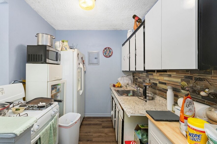 More Photos Of 637 N Anna Dr, Anaheim Apartments For Sale