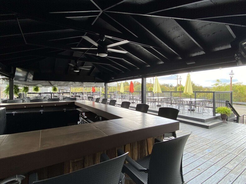 More Photos Of 1020 Washington Pike, Bridgeville Bar For Lease