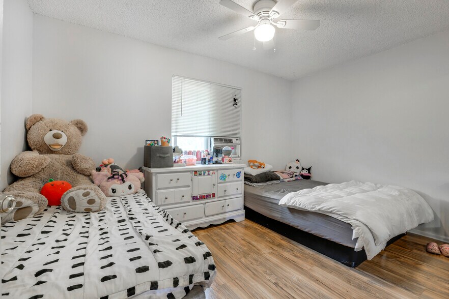 More Photos Of 446-452 S Depew St, Lakewood Apartments For Sale