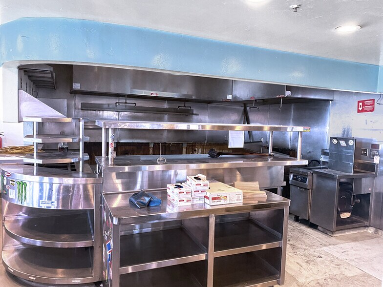 More Photos Of 418-424 Wilshire Blvd, Santa Monica Restaurant For Lease