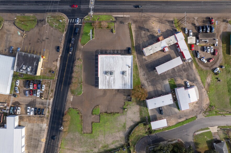 More Photos Of 10765 Leopard St, Corpus Christi Freestanding For Sale