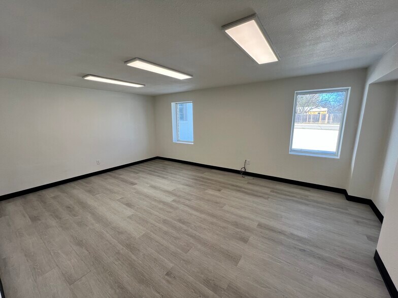 More Photos Of 4924 Old Benbrook Rd, Fort Worth Warehouse For Sale