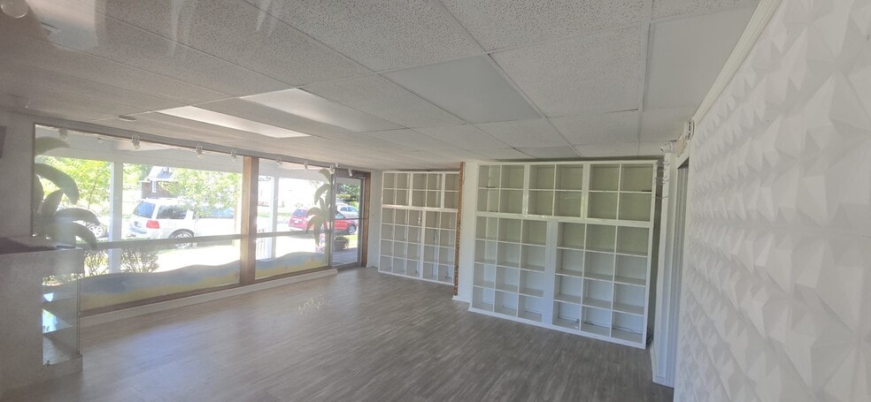 More Photos Of 107 W Montauk Hwy, Hampton Bays General Retail For Lease