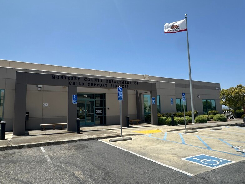 More Photos Of 752 La Guardia St, Salinas Office For Lease