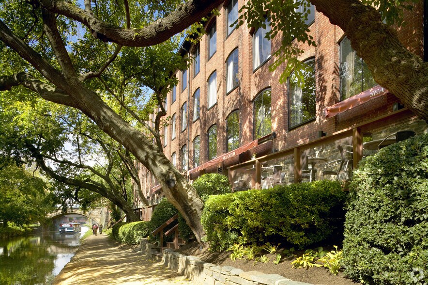 More Photos Of 1054-1066 31st St NW, Washington Office For Sale