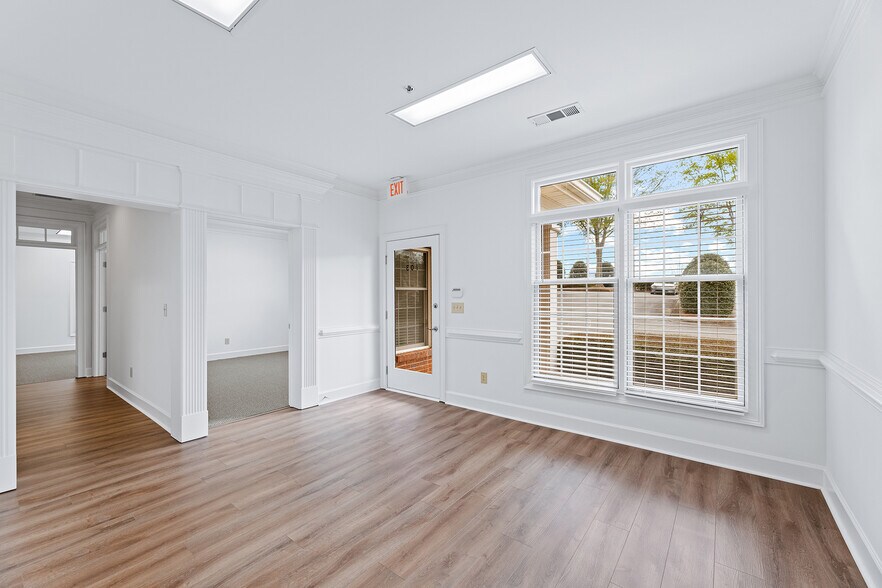 More Photos Of 490 Sun Valley Dr, Roswell Office For Lease