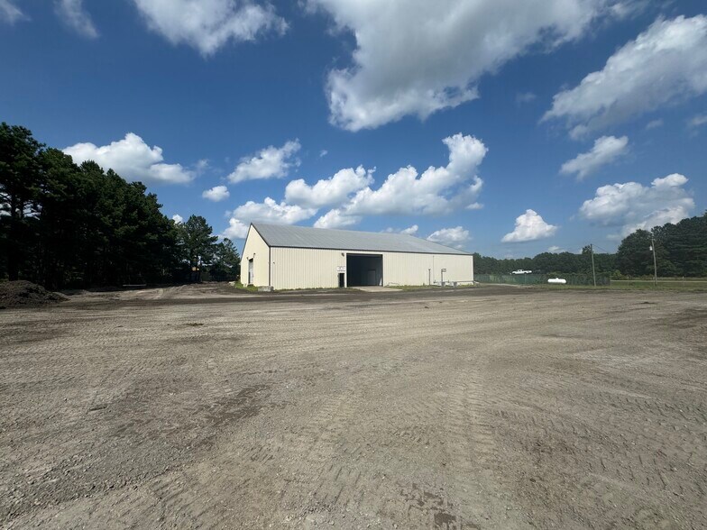 More Photos Of 21330 Blue Star Hwy, Jarratt Distribution For Lease