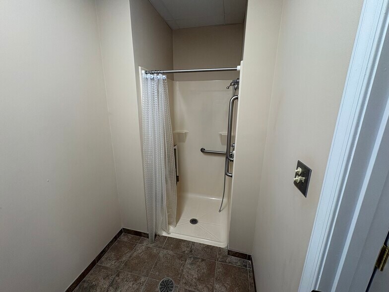 More Photos Of 8100 Sandpiper Cir, Nottingham Medical For Sale