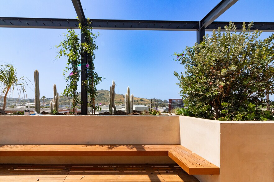 More Photos Of 3550 Hayden Ave, Culver City Office For Sale