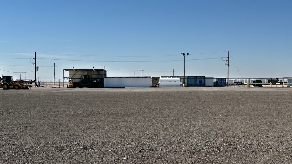 More Photos Of 169 FM 869 Rd, Pecos Warehouse For Lease