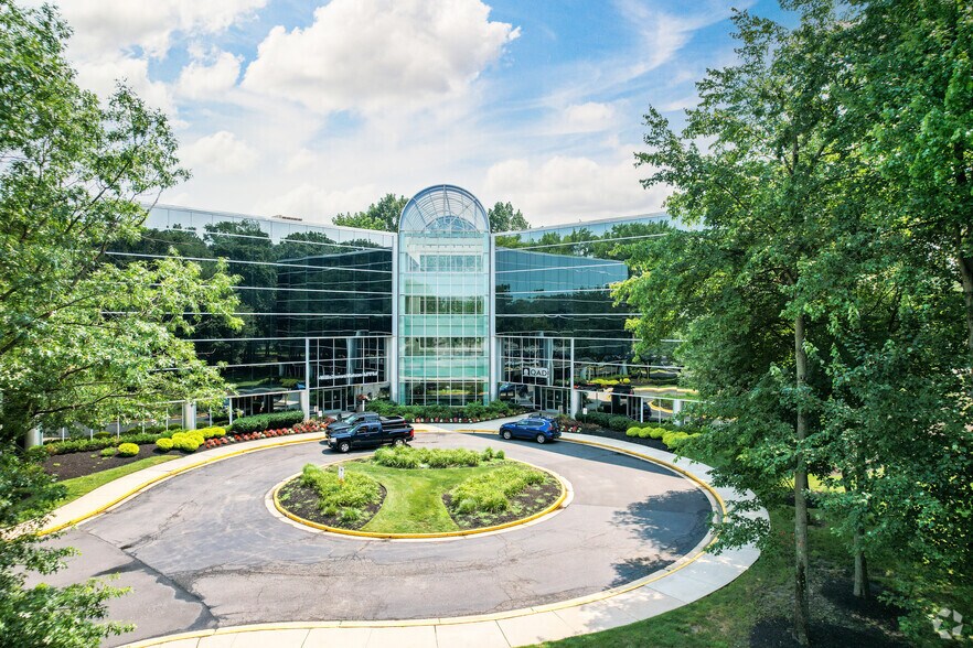 More Photos Of 10000 Midlantic Dr, Mount Laurel Office For Lease