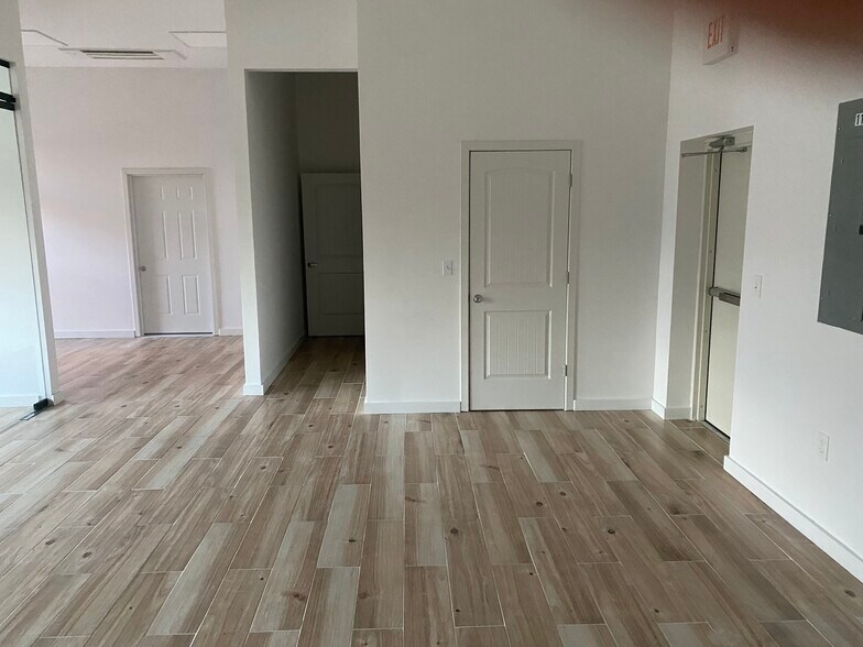 More Photos Of 113-115 S Main St, Beacon Falls Freestanding For Lease