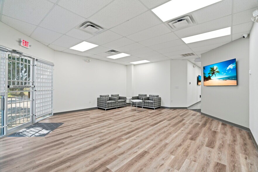 More Photos Of 3664 Walnut Bend Ln, Houston Office For Sale