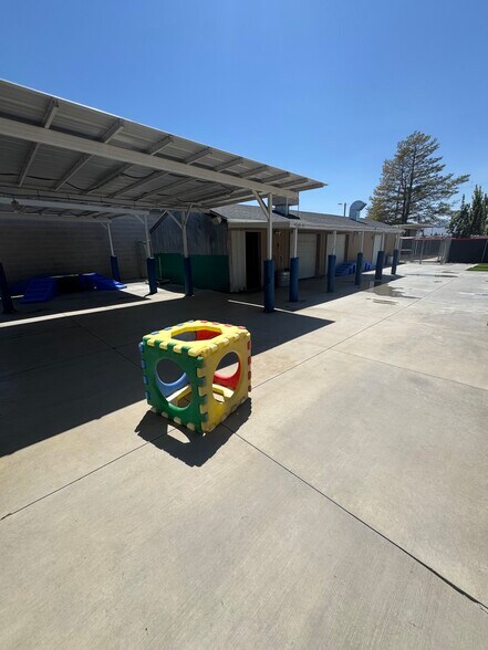 More Photos Of 8665 Harrison St, Sandy Service For Sale