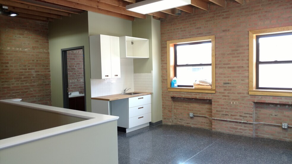 More Photos Of 1725 W Hubbard St, Chicago Showroom For Sale