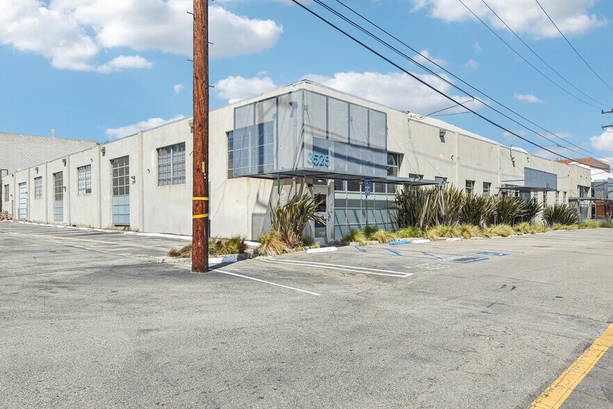 More Photos Of 3523-3525 Eastham Dr, Culver City Office For Lease