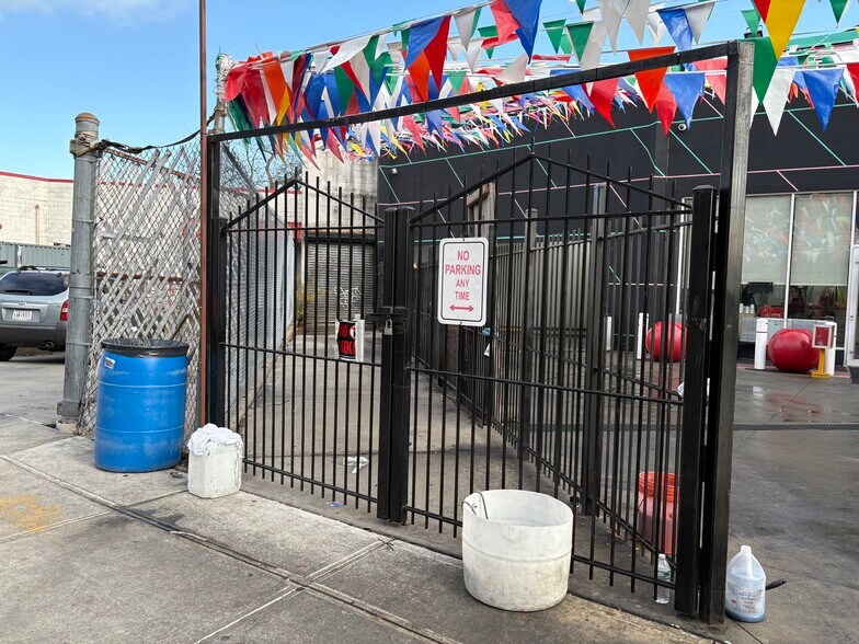 More Photos Of 51-23 Northern Blvd, Woodside Storefront For Lease